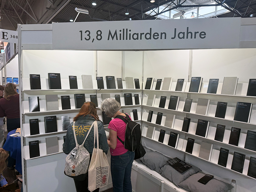 Matthias Haase, Weltalter 13,8 Milliarden Jahre, Messestand Leipziger Buchmesse, 2026